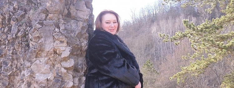 lily3/videos/228 - venus in fur in mountains